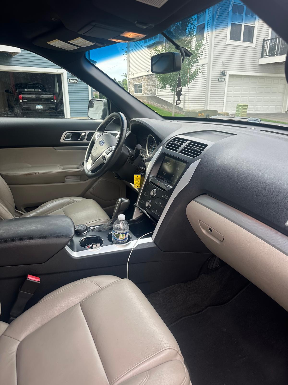 AWD 2012 Ford Explorer XLT 6cyl