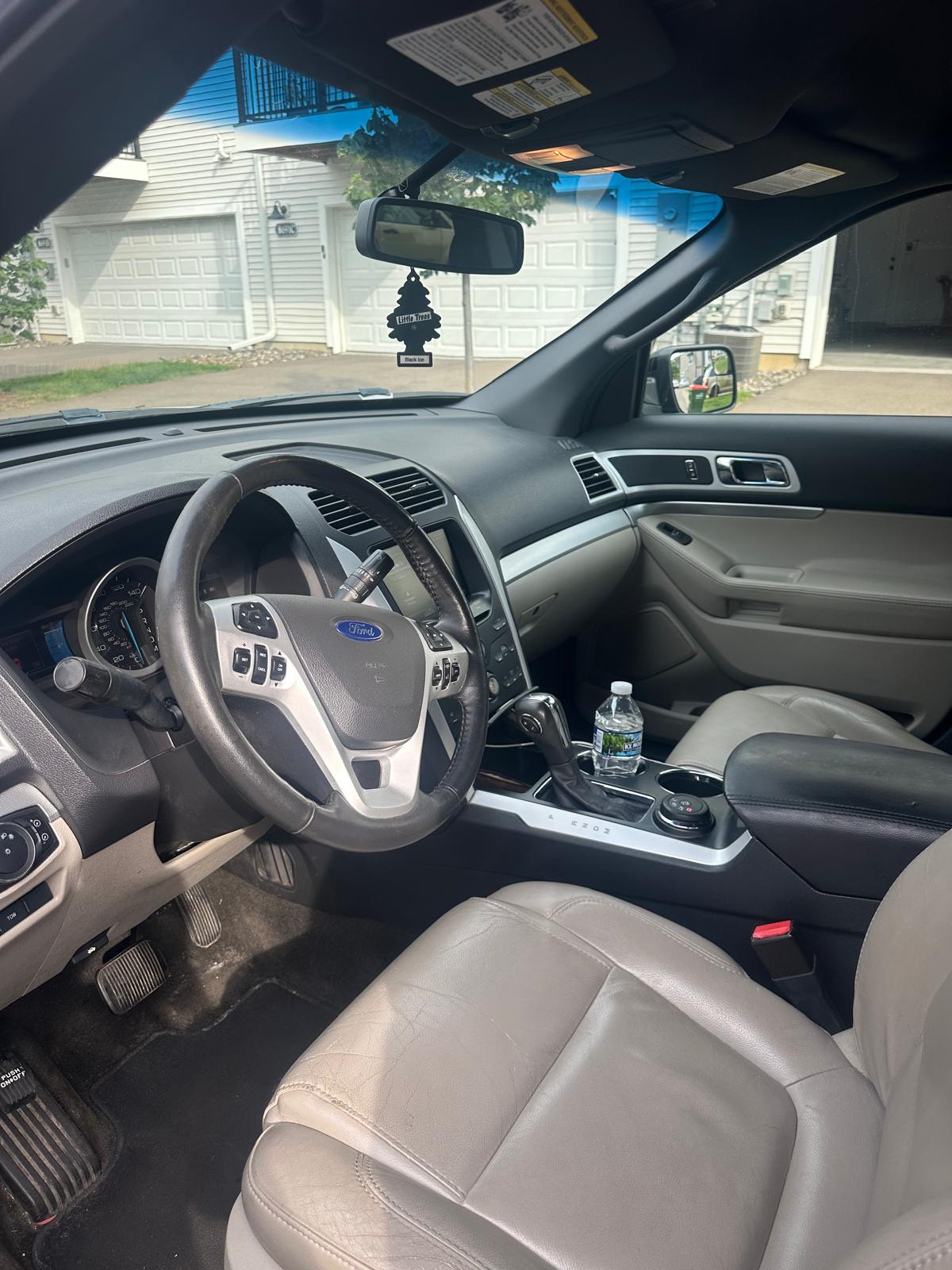 AWD 2012 Ford Explorer XLT 6cyl