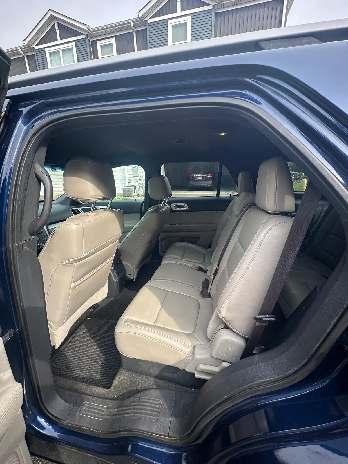 AWD 2012 Ford Explorer XLT 6cyl