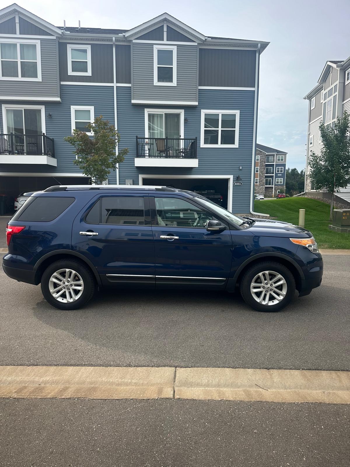 AWD 2012 Ford Explorer XLT 6cyl