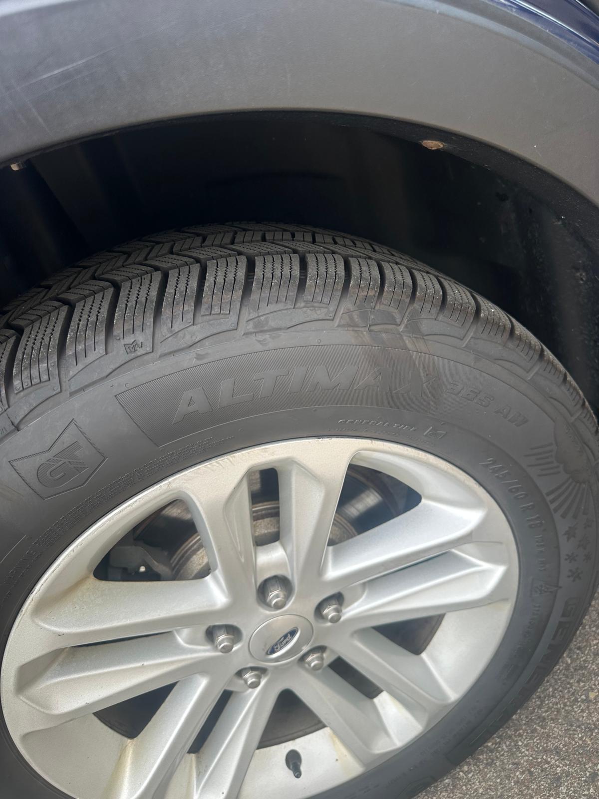 AWD 2012 Ford Explorer XLT 6cyl