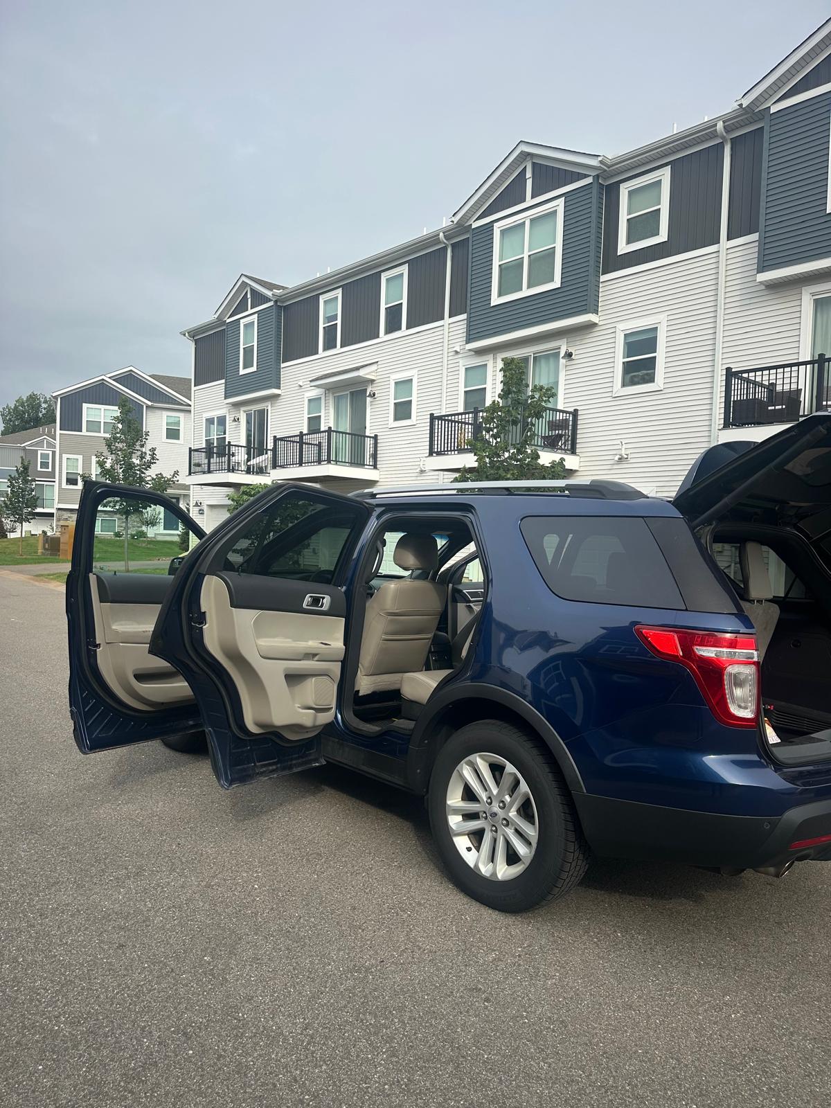 AWD 2012 Ford Explorer XLT 6cyl